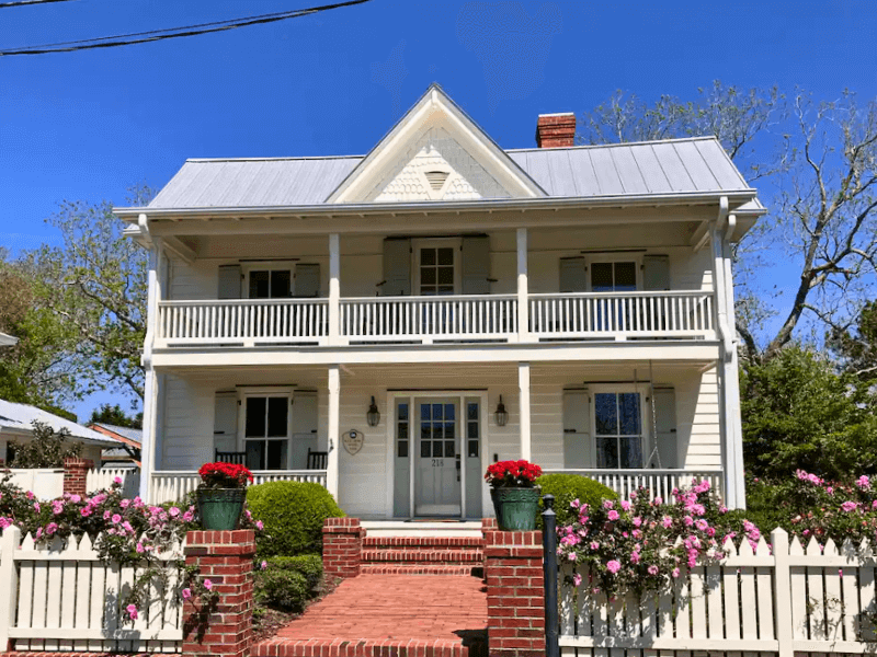 Alex Moore House (Fri to Fri weekly bookings)