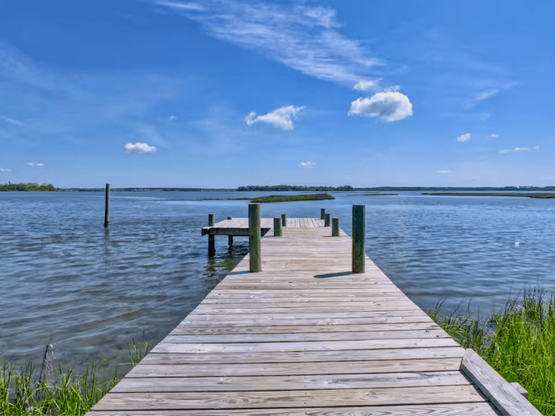 DOCK! Views RELAX! Walk Downtown Fish! SHOP! Eat