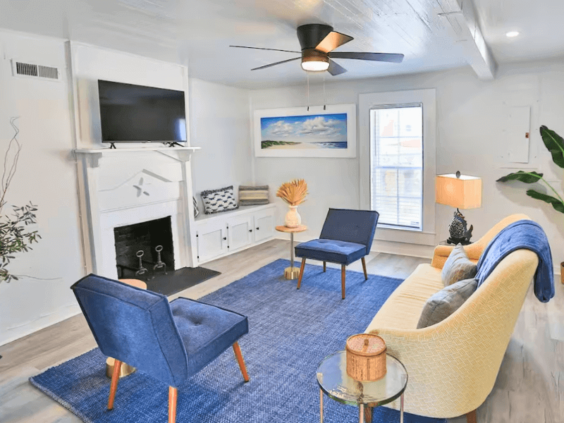 Waterfront, historic downtown, w/ boating access