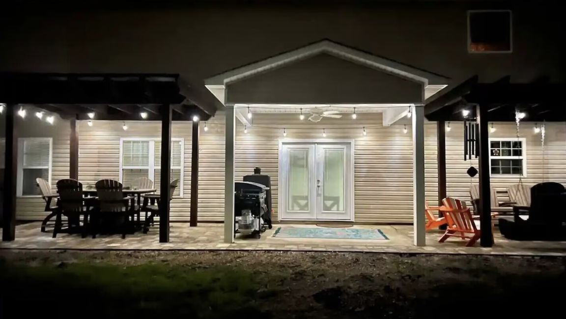 Spacious Retreat Near Beaches