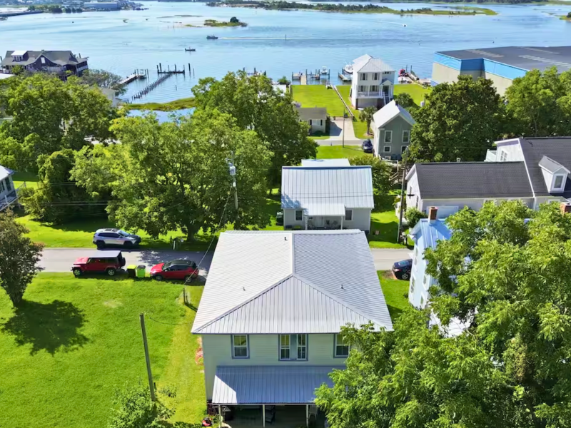 Historic Swansboro Retreat-Water Views & Spa Bath